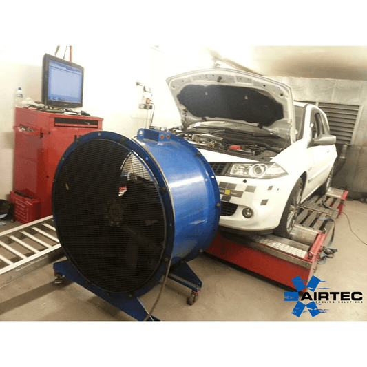 Amélioration de l'échangeur air-air AIRTEC Motorsport à noyau de 95 mm avec prise d'air pour Megane 2 225 et R26